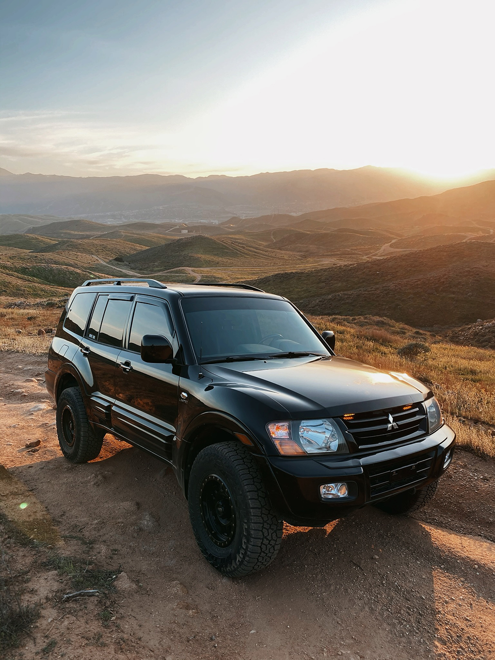 Lifted Mitsubishi montero on 33 Inch wheels